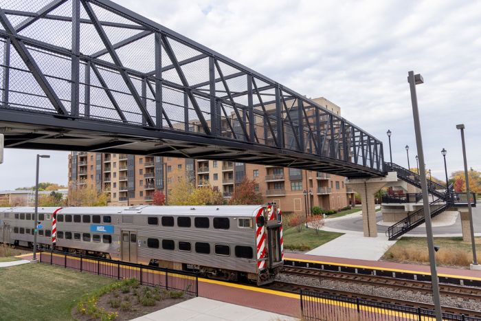 Metra pedestrian bridge